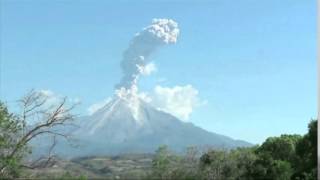 Somptueuse éruption du volcan de Colima au Mexique