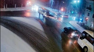 ДТП в Серпухове. Автобус рванул на красный... (видео со звуком). 08 января 2018г.