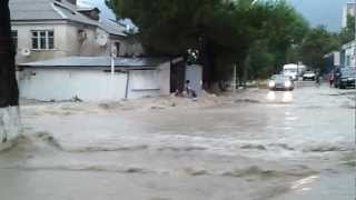 Потоп в Геленджике ул.Островского 154 06.07.2012
