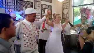 Entrada de passistas em show de escola de samba casamento - Fervo Samba Show