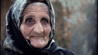 Армянская бабушка поёт песню про маму, до слёз!!! (Im Anush Mayrik)