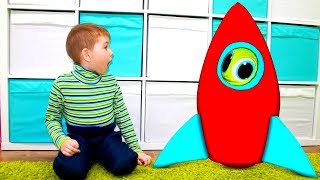 Хелпик собрал ракету игрушку и полетел на луну Для детей kids children