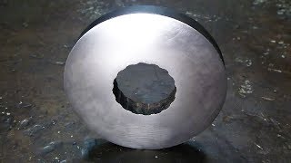 Manufacturing (forging) of the knife from the barrel of the gun.