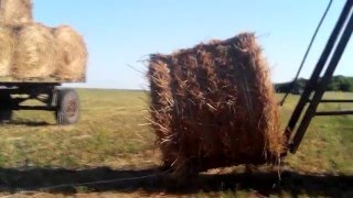Крутой погрузчик сена и тюков своими руками| Погрузка тюков, 2-ой ряд