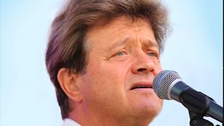 Валерий Дайнеко. Улетели листья с тополей
