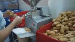 Начинка кондитерских изделий кремом с помощью Confimec RP-15S