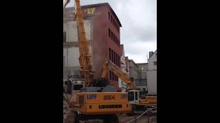 Liebherr R 954 B Longfront der Firma Luff bei Abbrucharbeiten in Augsburg