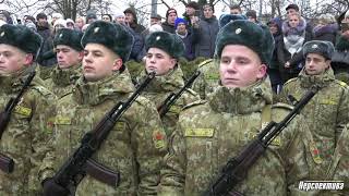Молодое пополнение Гродненской пограничной группы приняло присягу у памятника воинам-пограничникам