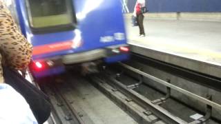 Budd Mafersa Frota A A09 partindo da estação República - Linha 3 Vermelha