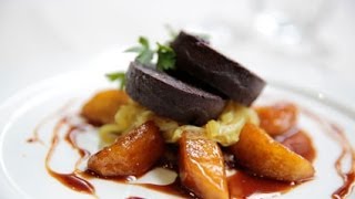 Navenant Kookt! Bloedworst op appelcompote met roggebrood en gekonfijte uien