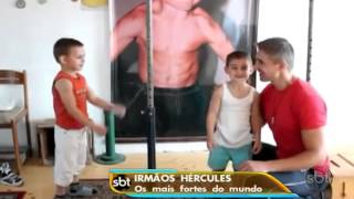 Família transforma filhos em meninos mais fortes do mundo