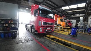 Замена масла в КПП и мосту Volvo FH. Откуда сливать, где уровень, сколько литров и сколько стоит?
