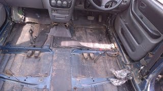 Honda CR-V RD1 и ржавчина. Как снять пластик и вскрыть пол