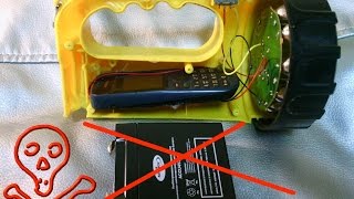 Как подключить старый телефон вместо аккумулятора фонарика.