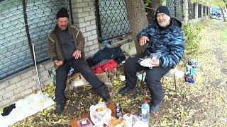 ДЕНЬ РОЖДЕНИЕ БОМЖА ЦИРКУЛЯ часть1 НАКРЫВАЕМ ПРАЗДНИЧНЫЙ СТОЛ