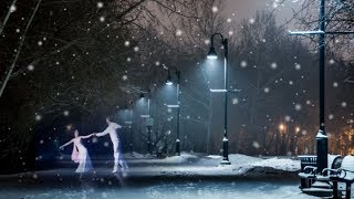 Футаж. Зима. Белый снег падает. Танцующие вальс.