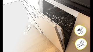 Cuisine équipée : poser un lave-vaisselle avec porte à glissières en vidéo