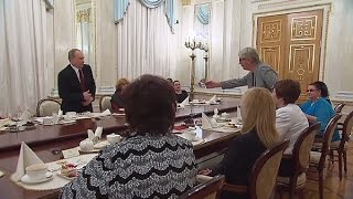 Владимир Путин и профессор Г.Малышева 08.03.2015 МГТУ им. Н.Э. Баумана, «Композитах России»