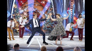 Алексей Воробьев и Марина Девятова - "Песня про зайцев" Голубой огонек 2018