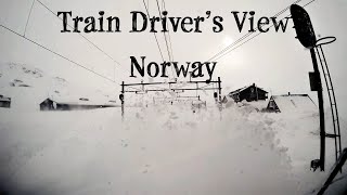 TRAIN DRIVER'S VIEW: "Stormy" winter conditions on the mountainpass (Bergen Line, Norway)