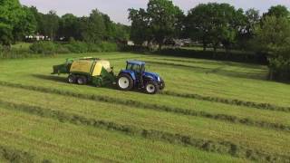 Eerste snede balen persen Loonbedrijf Oomen Sprundel