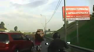 Мужик трахнул девку на ходу)