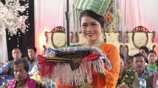 Tarian Adat Simalungun Penyerahan Hiou