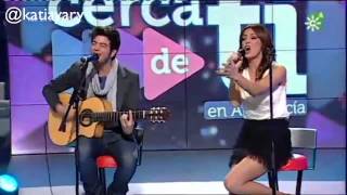 Merche y Salvador cantando "Por Si Vienes" en Cerca De Ti