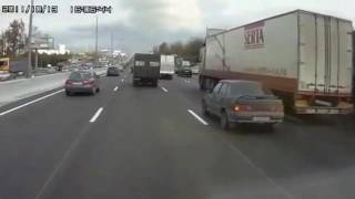 Оборзевшие менты подрезали дальнобойщика!