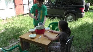 СЛАБОНЕРВНЫМ НЕ СМОТРЕТЬ/НЕ ДАЕМ РЕБЕНКУ КУШАТЬ/ГОЛОДНЫЙ РЕБЕНОК