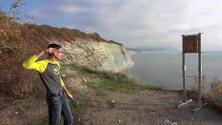 Безоборотное метание ножа на фоне бесконечности. Наиль Ахмаду.