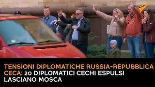 Tensioni diplomatiche Russia-Repubblica Ceca: 20 diplomatici cechi espulsi lasciano Mosca