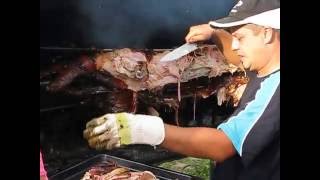 Grilování a okrajování prasete - Šéf na grilu