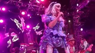 Mad T Party -  Domino