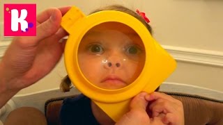 Миньоны и кошечка Мурка/ рисуем на проекторе Crayola / Катя и Макс спрятались в темноте