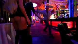 Катя Самбука в клубе сводит с ума мужчин) Katya Sambuca makes men crazy in the club