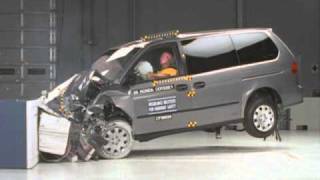 1999 Honda Odyssey moderate overlap IIHS crash test