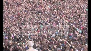 Psy "Gangnam Style" take over Paris with a giant Flash mob !
