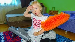 СОФИЙКА ДОМОХОЗЯЙКА. УБРАЛА ДОМ КАК МАМА. СОФУНЬЯ ШАЛУНЬЯ