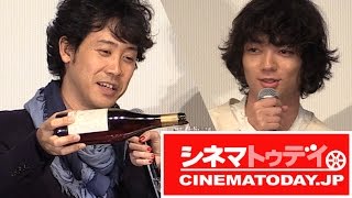 大泉 洋、舞台あいさつでしゃべり倒す『ぶどうのなみだ』初日舞台あいさつ