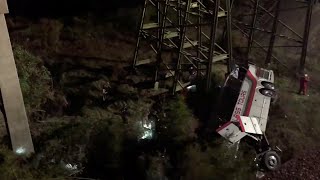Bus carrying students plunges into ravine in Alabama