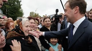 Песня про Медведева. на тему: Денег нет, но вы держитесь!