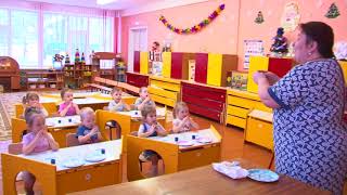 Занятие по рисованию с использованием нетрадиционной техники "С неба падают снежинки"