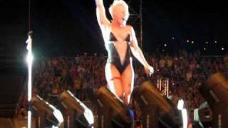pink concert show nice funhouse summer carnival 13 juillet 2010,just like a pill 4