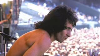 Bon Scott VS Brian Johnson