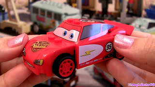 Lego Cars 2 Radiator Springs Lightning McQueen 8200 toy review how-to build Disney Pixar toys