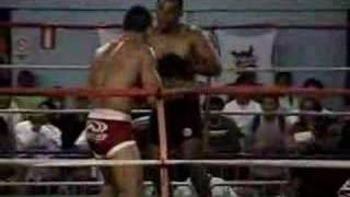 A1 Fight I: "La Hiena" Aspe vs Johnny Iwasaki (Round 2) - www.fcperu.com