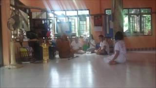ชาวต่างชาติถามปัญหาหลังจากปฏิบัติธรรม