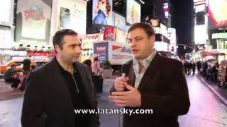 Николай Латанский и Алекс Яновский в центре Нью Йорка