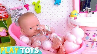Baby Doll Bath Time in Pink Dollhouse Toys!